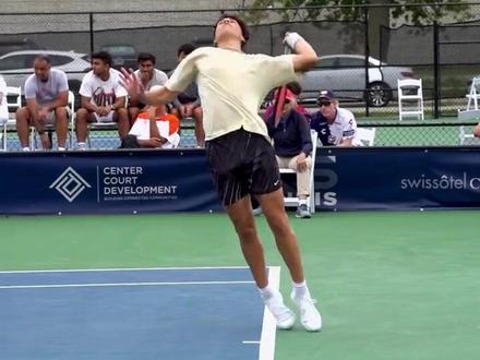 围绕他进行 围绕他进行