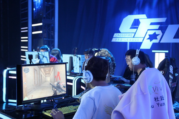 两队通过 两队通过