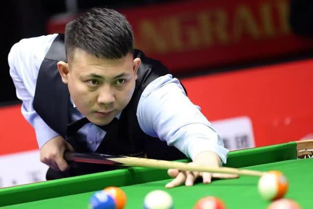 在舞台前一 在舞台前一